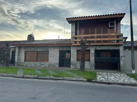 CASA 4 AMBIETES ,DE CATEGORIA.
