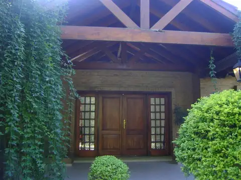 Casa con gran parque en Villa Monte Alto