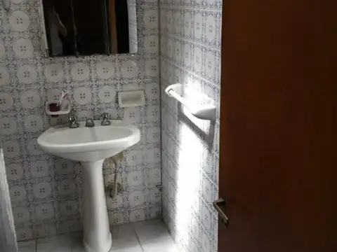 Casa 3 ambientes con 1 baño