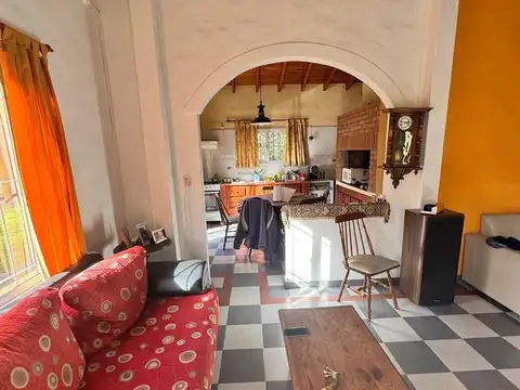 Casa 4 ambientes con 2 baños