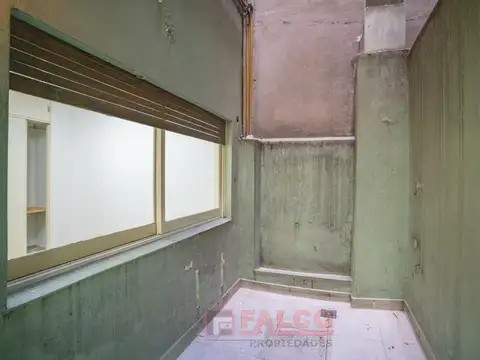 Departamento de 3 ambientes refaccionado en primer piso - Apto profesional