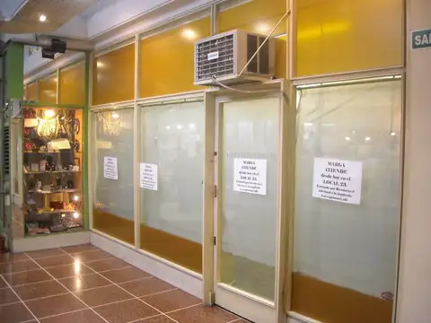 Excelnte Local // Galería BOYACA / 24 m2 / Con sótano.