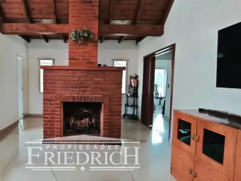 Casa 5 ambientes con 2 baños