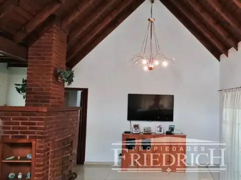 Casa en Venta con 6 cocheras
