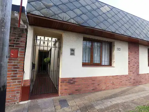 Venta casa 6 amb c/ pileta APTA CREDITO Llavallol