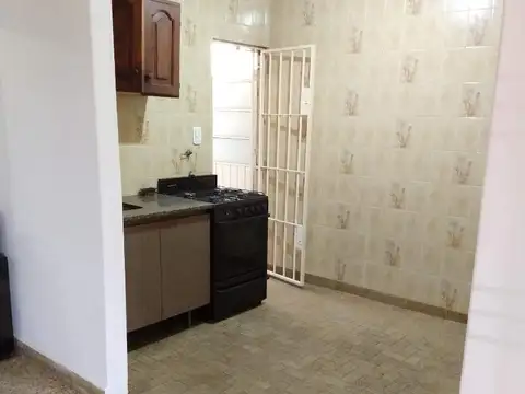 Depto Tipo Casa en Alquiler en Ramos Mejia, $ 680.000