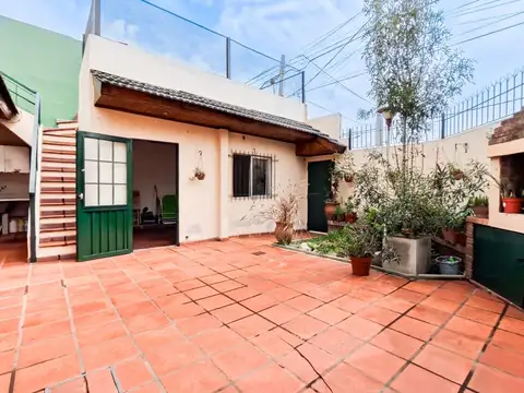 Casa 4 ambientes con 2 baños