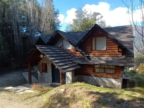 Casa 6 ambientes con 2 baños