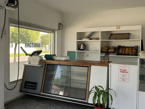 LOCAL EN VENTA EN LA PLATA CON PATIO