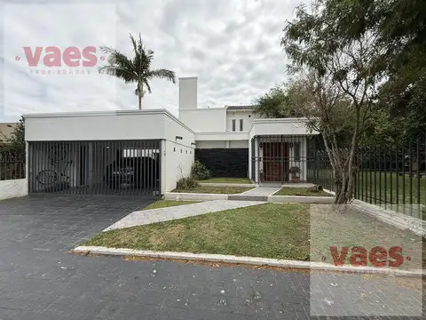 Casa 7 ambientes con 4 baños