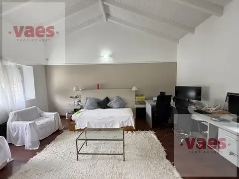 VENTA – Casa 4 dormitorios con quincho y pileta en Alto Verde