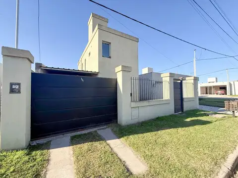 CASA EN VENTA EN PERGAMINO CON PATIO