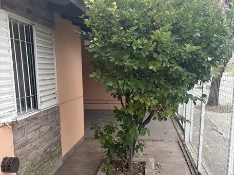 Casa 6 ambientes con 2 baños
