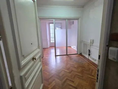 Oficina 6 ambientes con 2 baños