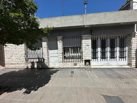 VENTA CASA BARRIO ROCA - 2 DORMITORIOS - GARAGE