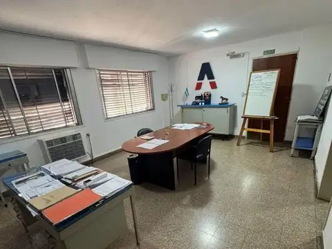 Oficina 4 ambientes con 1 baño