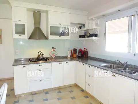 Casa 5 ambientes con 3 baños