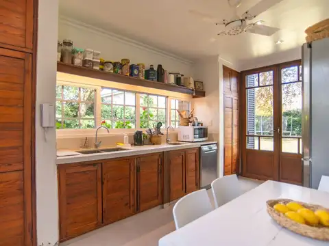 CASA EN VENTA CITY BELL 2 DORMITORIOS PILETA