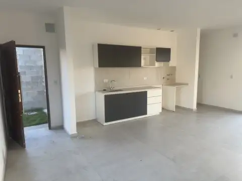 Casa 3 ambientes con 1 baño