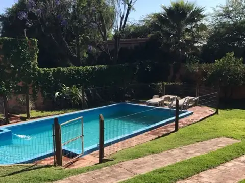 Casa 8 ambientes con 4 baños