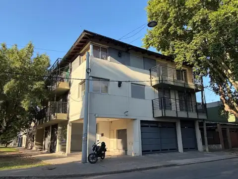 Amplio Departamento 1 dormitorio - Patio y balcon al frente