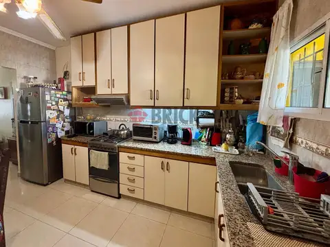 Casa 5 ambientes con 2 baños