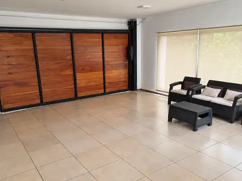 Casa 8 ambientes con 6 baños