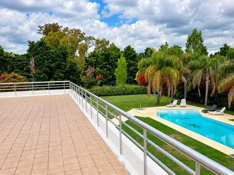 Casa en Venta con 2 cocheras