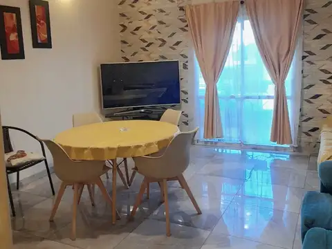 DEPARTAMENTO DE 3 AMBIENTES AL FRENTE CON BALCON RECICLADO IMPECABLE A 1 CUADRA DE AV. ENTRE RI