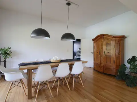 Casa en Venta con 4 cocheras