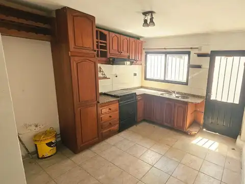 CASA DUPLEX 3 AMBIENTES CON PATIO EXCELENTE UBICACIÓN en Venta en El Palomar, Morón, G.B.A. Zona Oeste