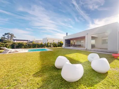Casa  3 dormitorios en  venta Lomas de City Bell