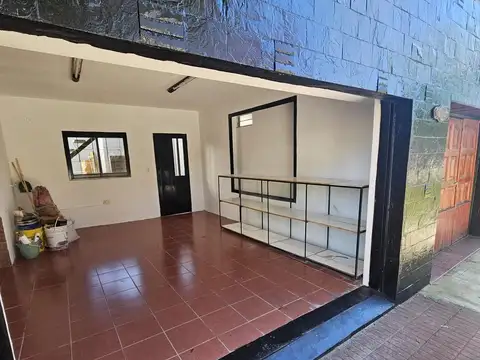 Los Aromos 170, reciclado nuevo, 1 dormitorio c/ garage o local, patio con asador