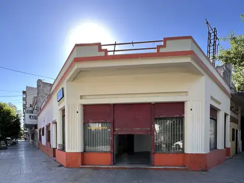  LOCAL + CASA DE 4AMB. CON PATIO Y TERRAZA