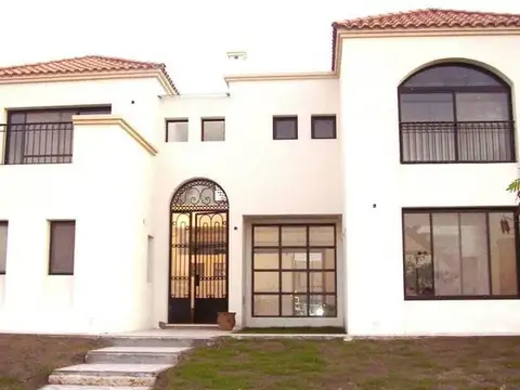Excelente Casa en COMPLEJO VILLA NUEVA - Santa Clara