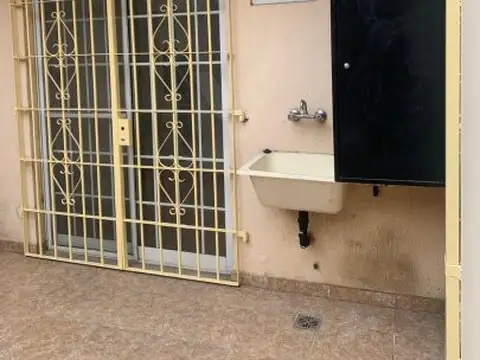 Depto Tipo Casa en Alquiler en Quilmes, $ 600.000