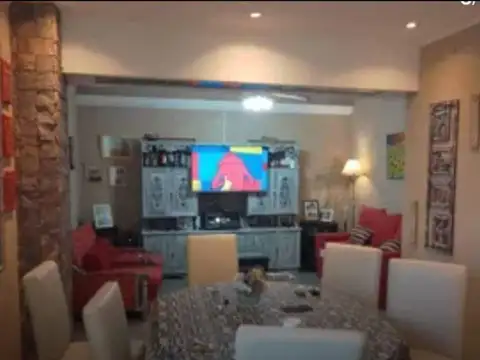 Casa en venta - 2 Dormitorios 1 Baño - Local - 300Mts2 - Ramos Mejía