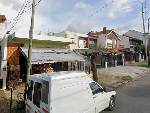 Casa en venta - 2 Dormitorios 1 Baño - Local - 300Mts2 - Ramos Mejía