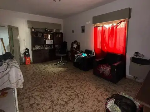 Casa 8 ambientes con 1 baño