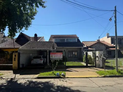 Importante Chalet en 2 plantas - 10 x 50 mts - Excelente Ubi