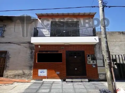 PH al frente de 2 ambientes en dúplex con balcón