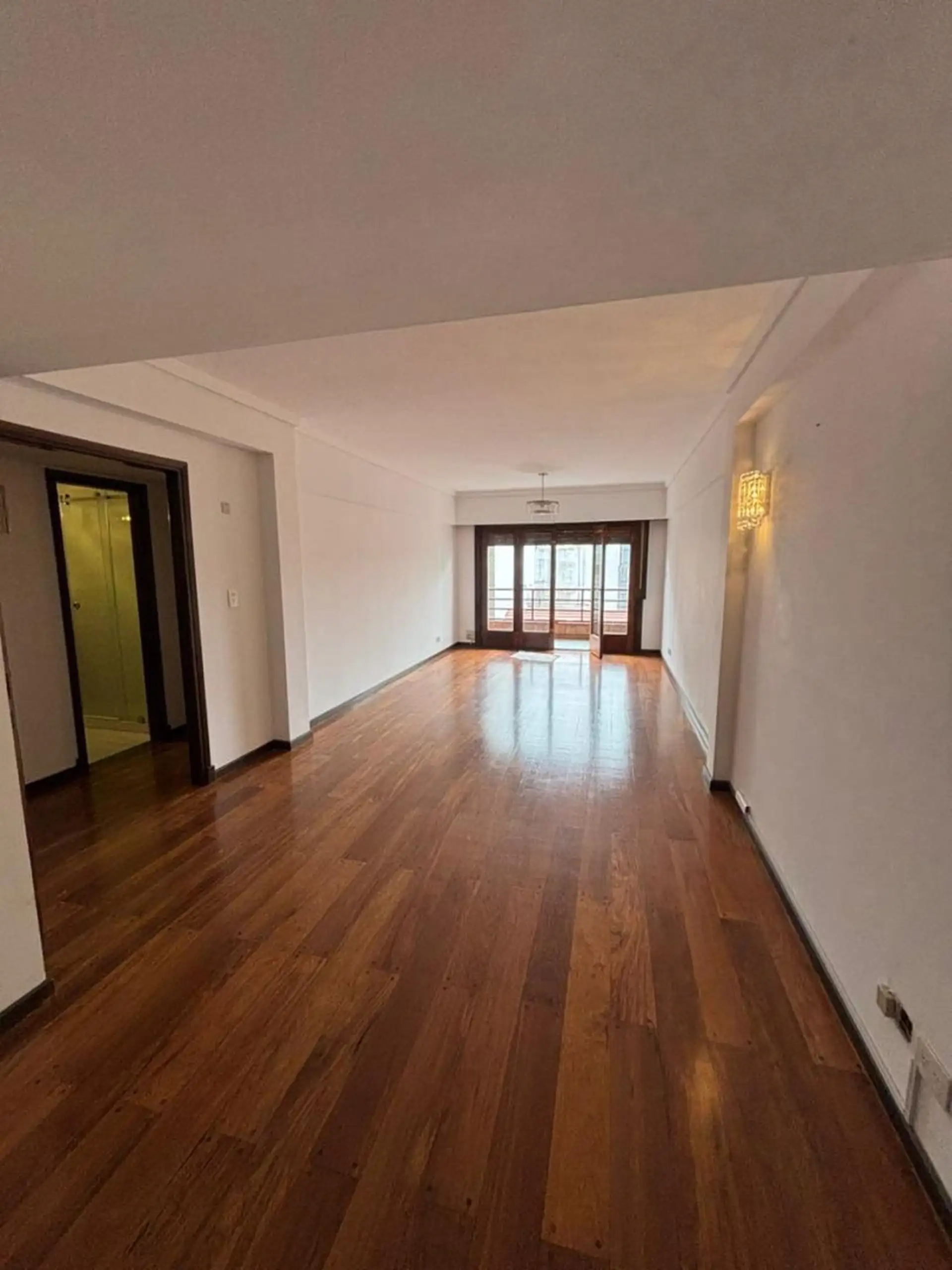 Exclusivo Semipiso de 3 Ambientes con Dependencia - Totalmente Reciclado a Nuevo y con Vista al Mar