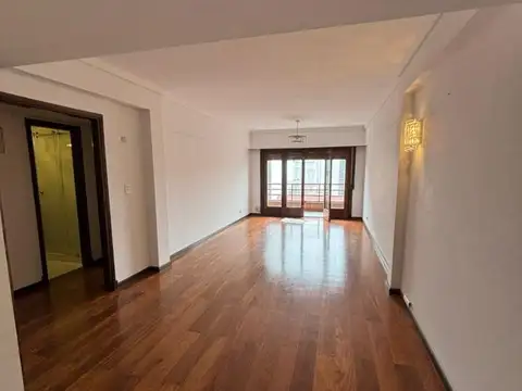 Exclusivo Semipiso de 3 Ambientes con Dependencia - Totalmente Reciclado a Nuevo y con Vista al Mar