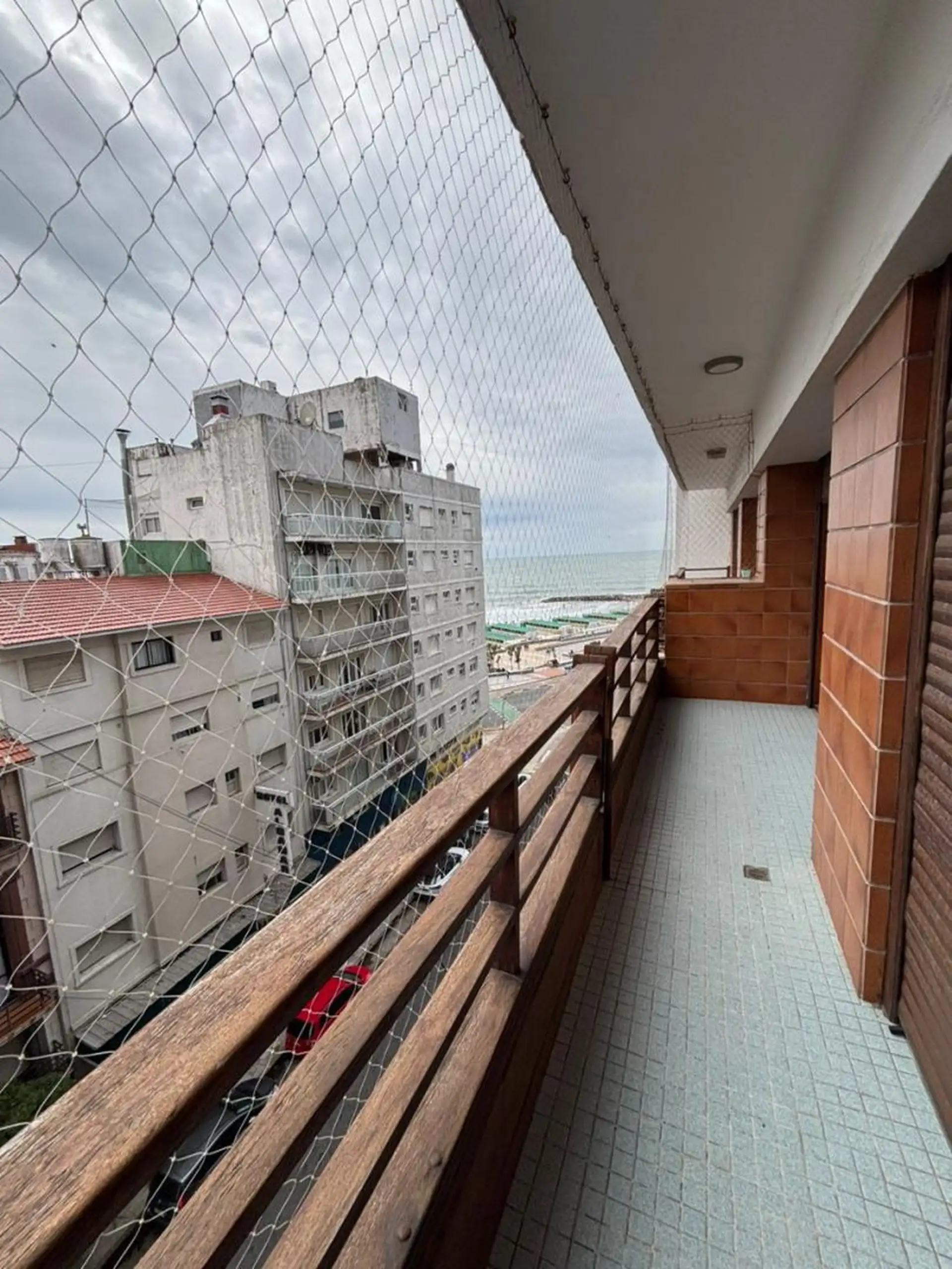 Exclusivo Semipiso de 3 Ambientes con Dependencia - Totalmente Reciclado a Nuevo y con Vista al Mar