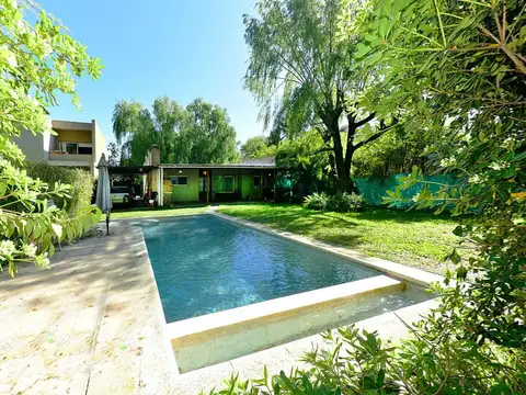 VENTA CASA 5 AMBIENTES EN BARRIO PARQUE PERÓ
