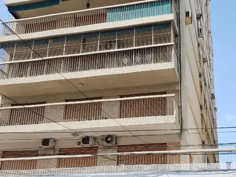 Monroe al 5200, Villa Uquiza. Piso 1. Lateral. Muy luminoso. Departamento de 2 ambientes con Patio grande. Lavadero. Superficie total 60 m2. Cubiertos 46 m2. Losa radiante. Baulera. No es apto profesional. Apto crédito.