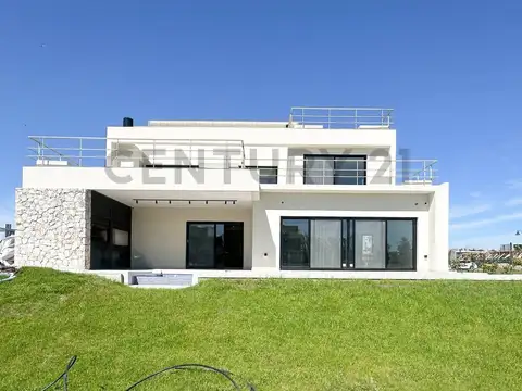 EL YACHT 100, Piso 0