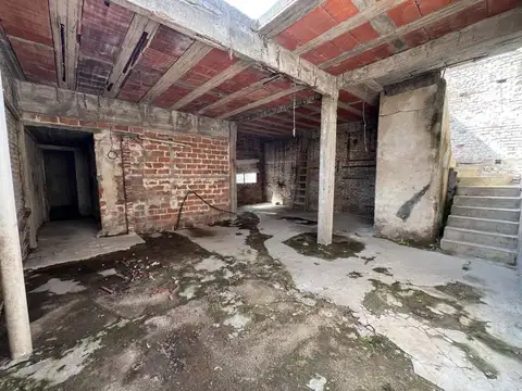 Local comercial al frente + construcción a termina