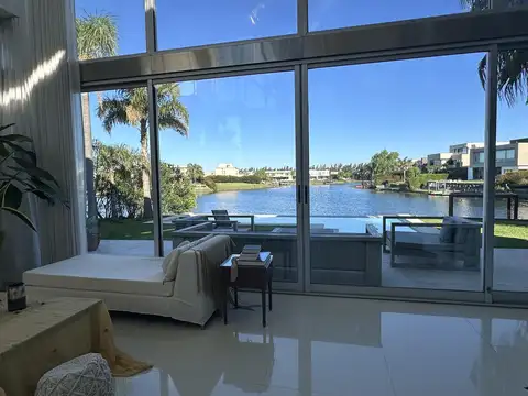 Casa 6 ambientes con 4 baños