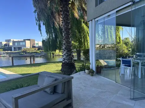 Casa en Alquiler Temporal con 1 cochera